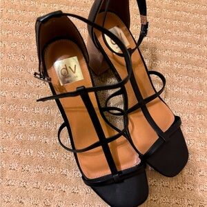 DOLCE VITA KAYA SANDALS. Never worn!